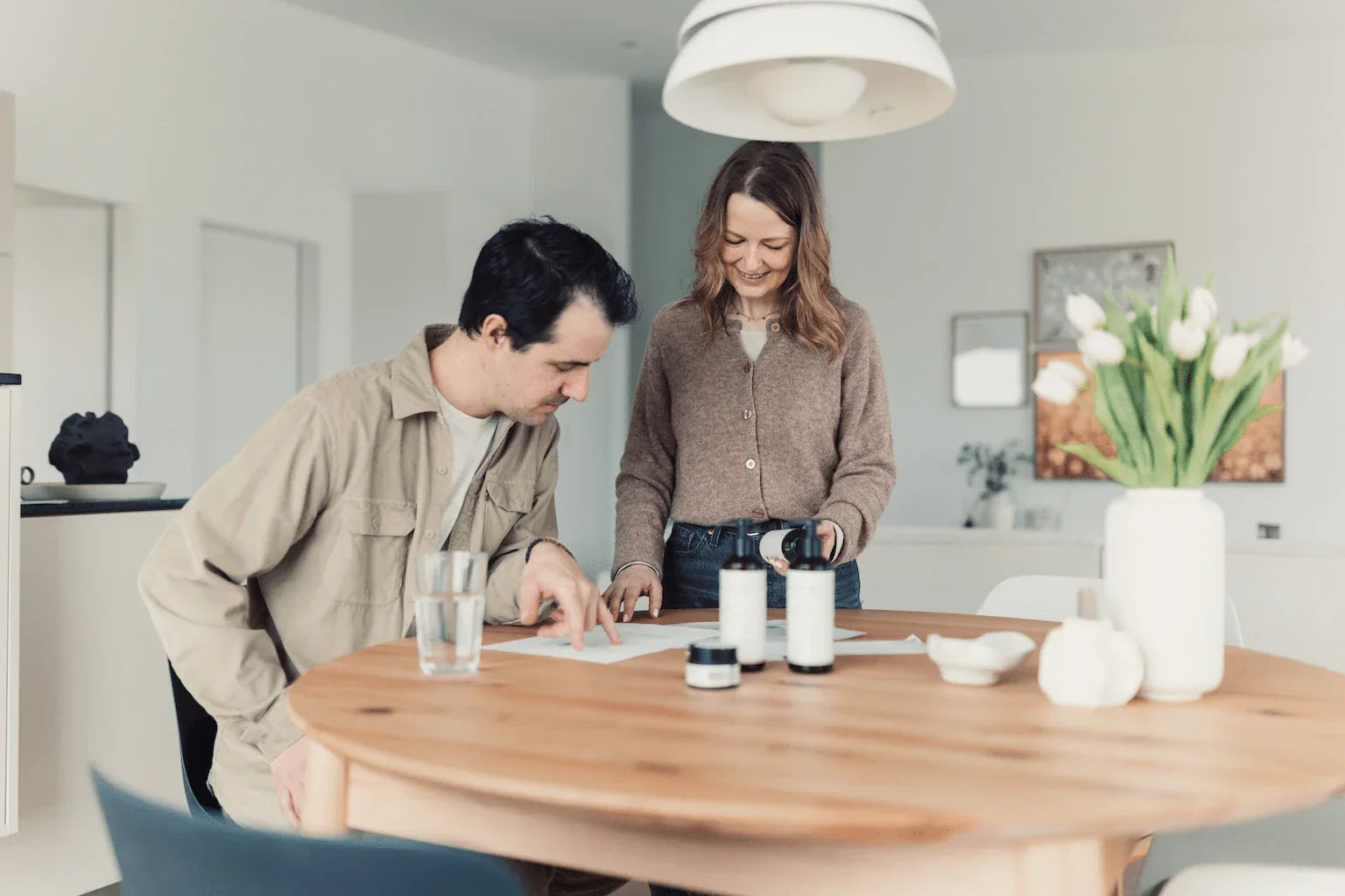 Gründer von hej-iara evaluieren Produkte