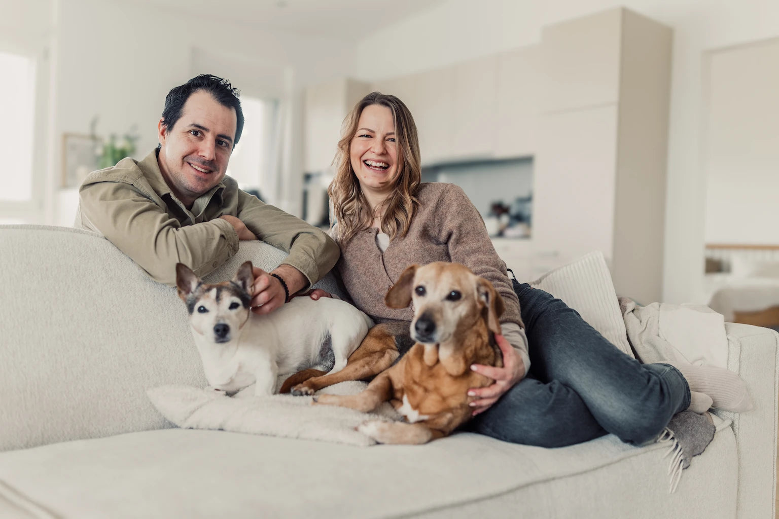 Die Gründer von hej iara mir ihren Hunden